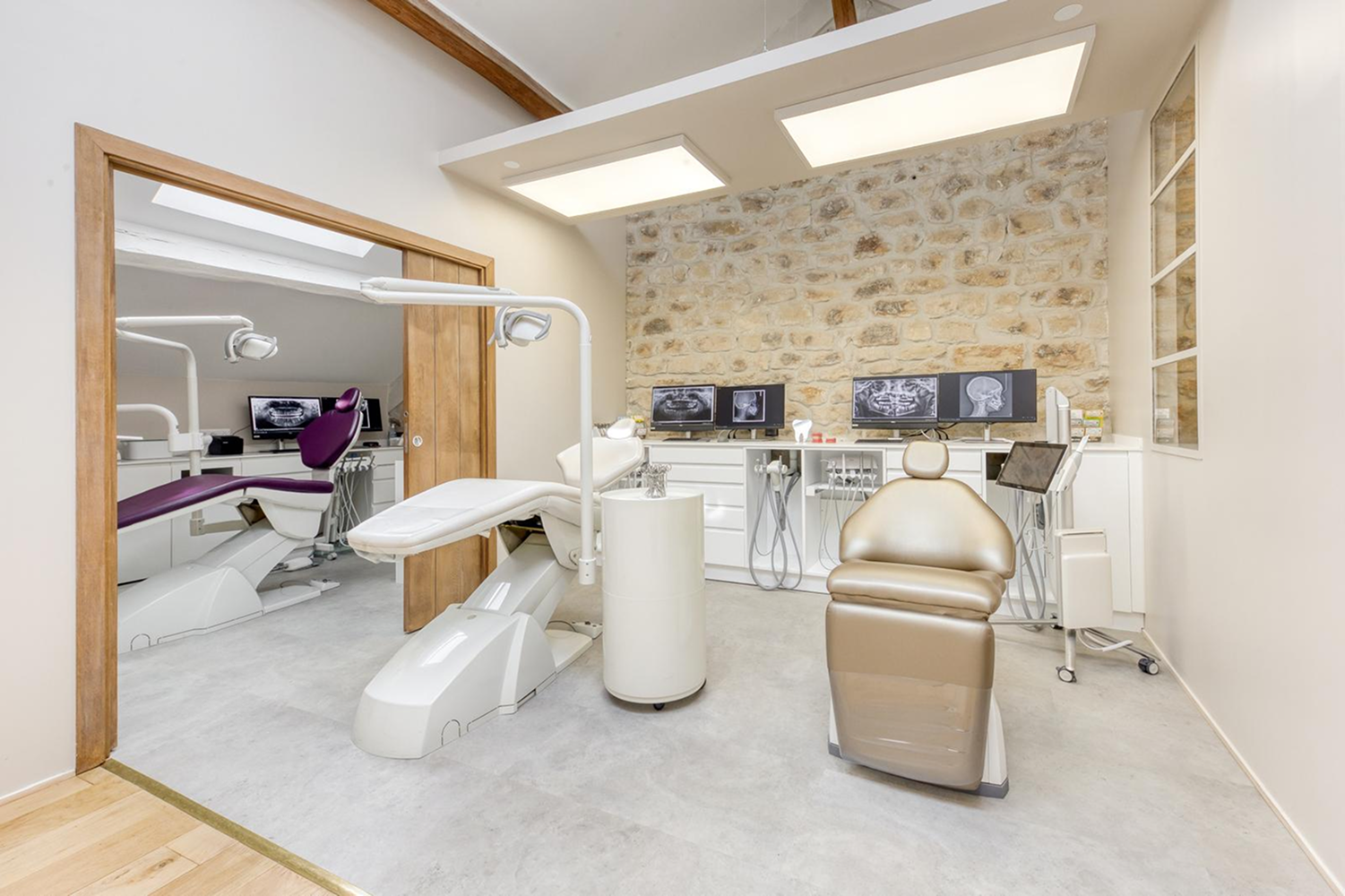 Salle de soins et fauteuil du cabinet d’orthodontie