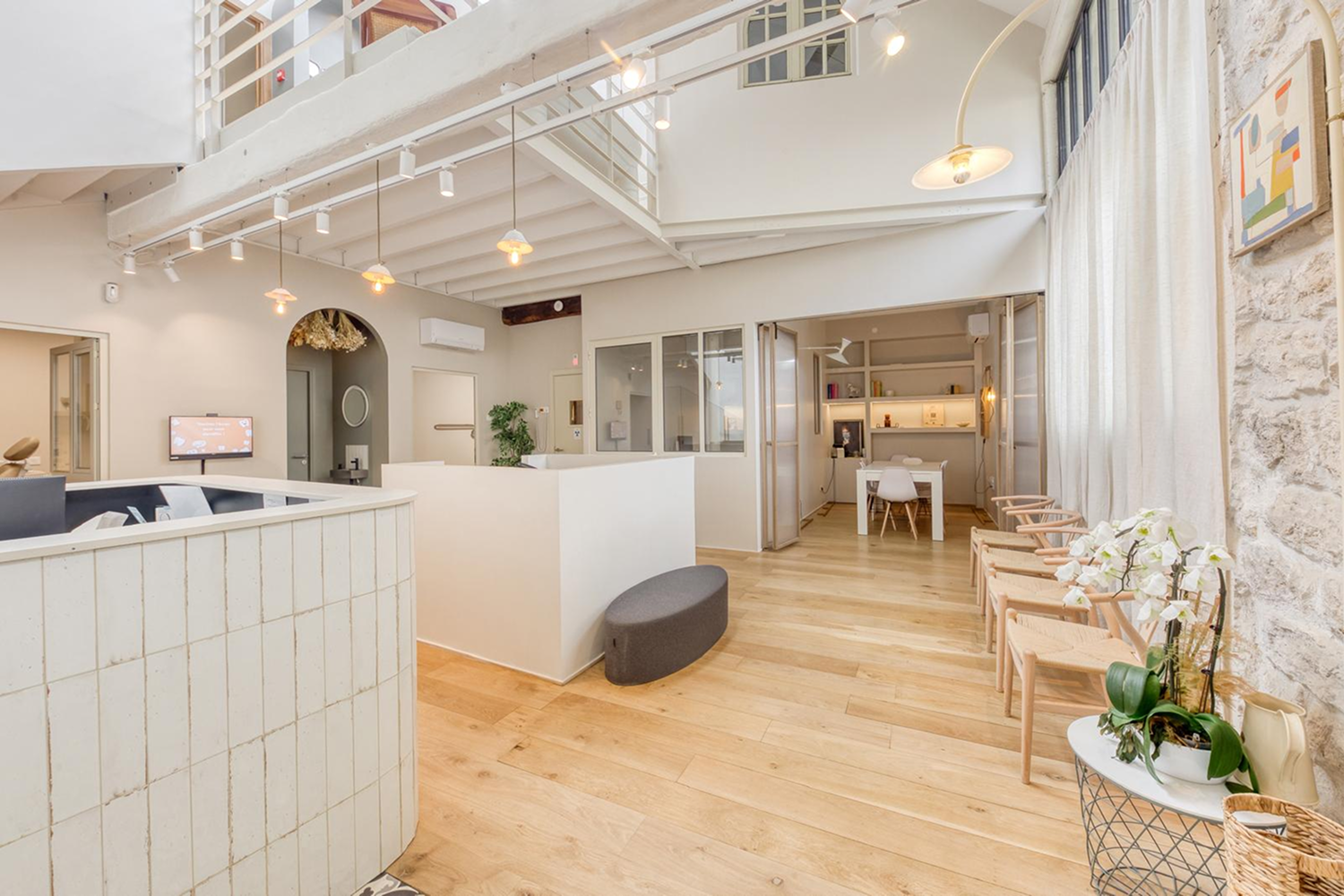 Espace d’accueil du cabinet d’orthodontie du Dr Naila Denden à Villejuif